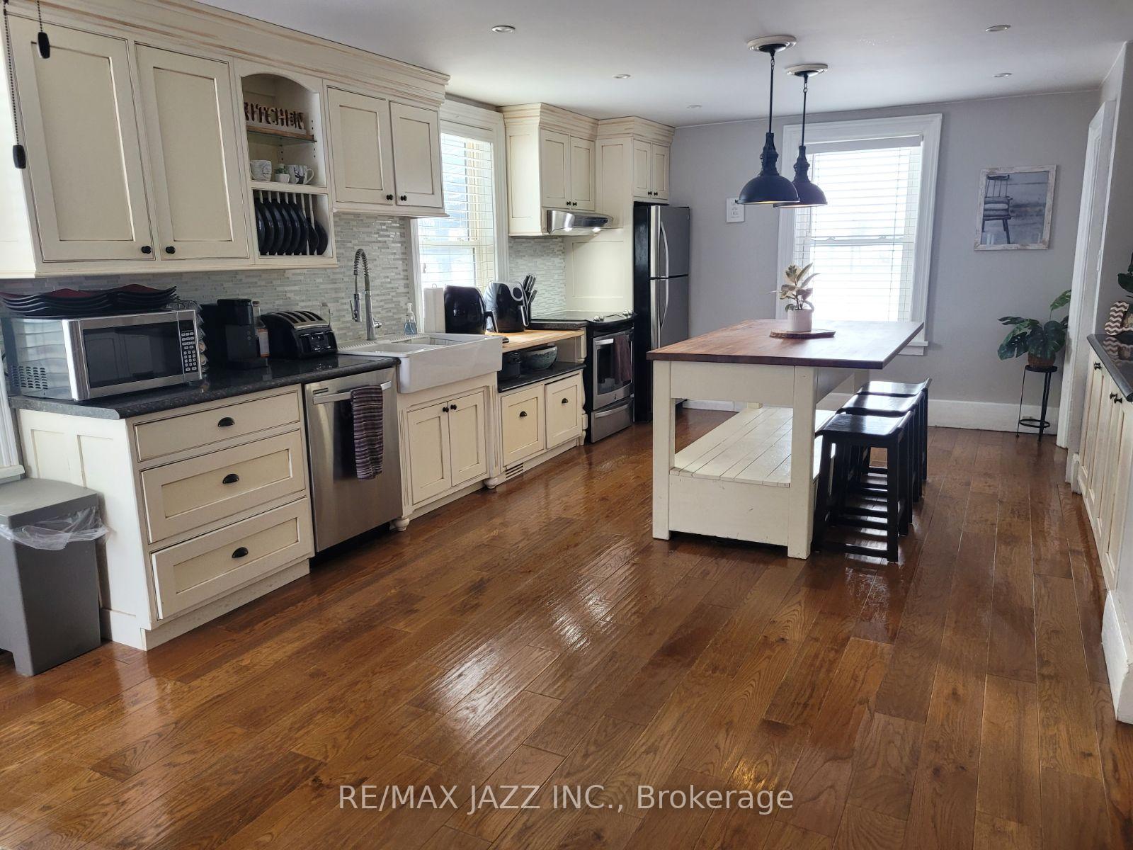 Photo 4 of 4013 Wallace Point Road, Peterborough, Ashburnham Ward 4 — HOMEH