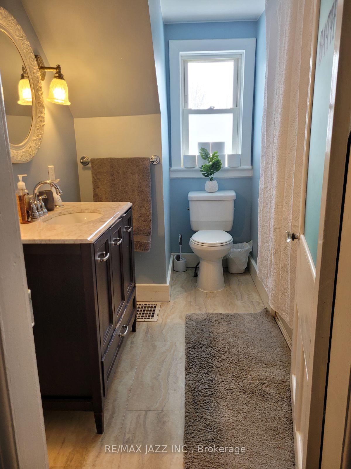 Photo 9 of 4013 Wallace Point Road, Peterborough, Ashburnham Ward 4 — HOMEH