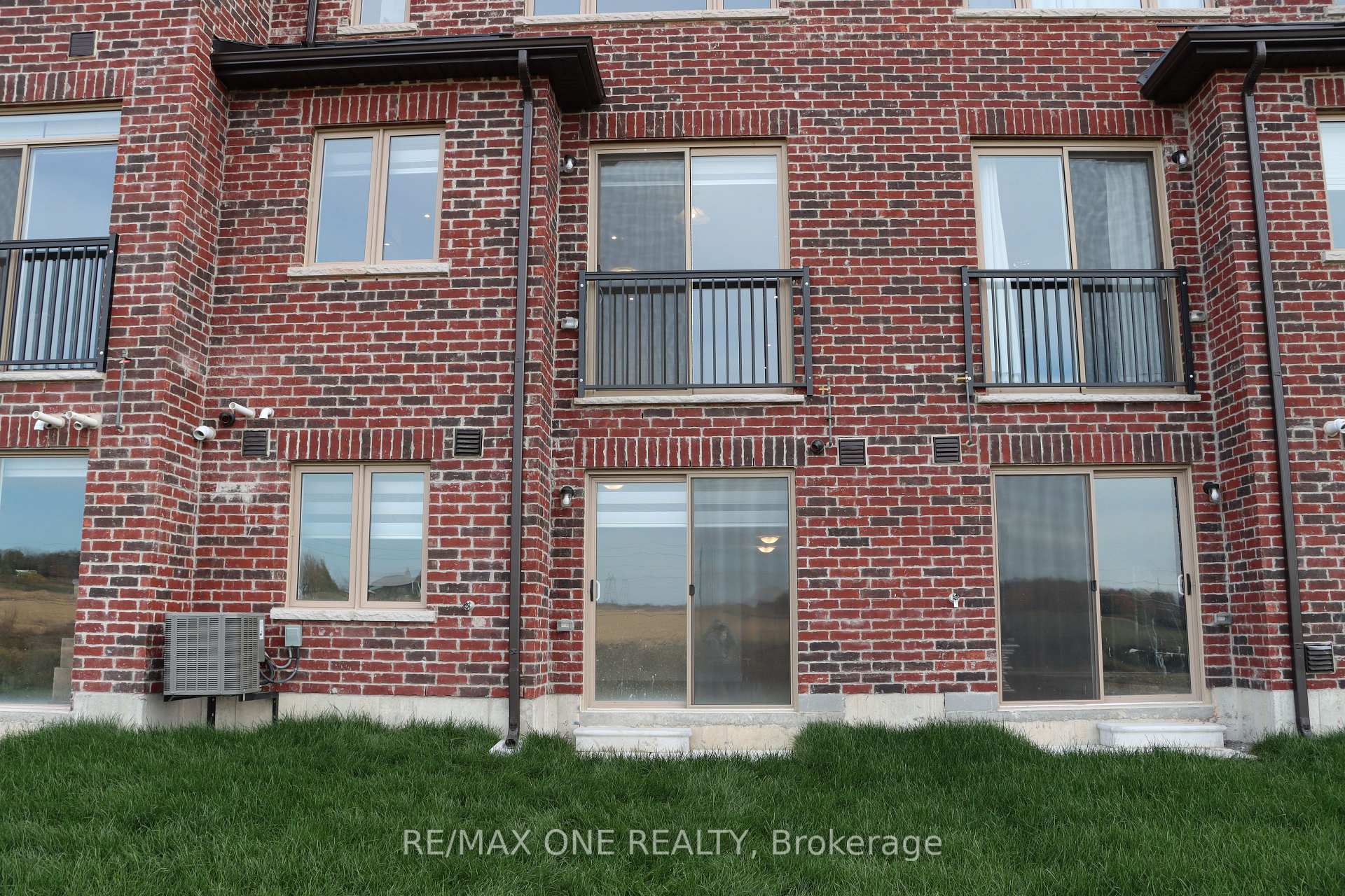 Photo 15 of 124 Pike Street, Peterborough, Monaghan Ward 2 — HOMEH