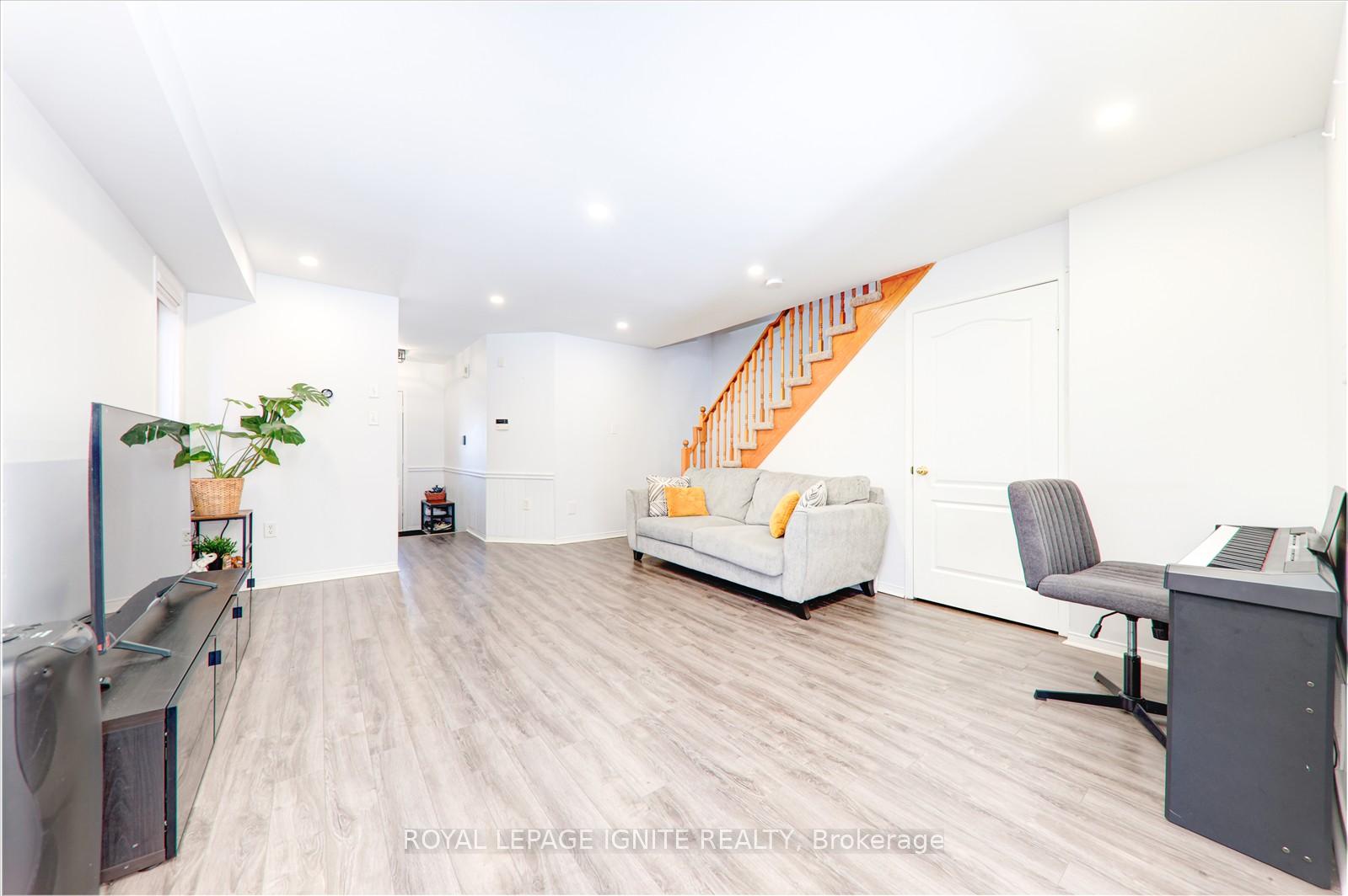 Photo 8 of 355 Sparrow Circle, Pickering, Highbush — HOMEH