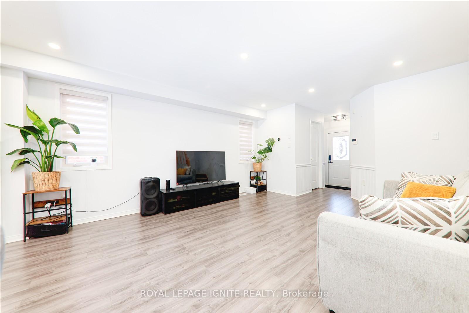 Photo 9 of 355 Sparrow Circle, Pickering, Highbush — HOMEH