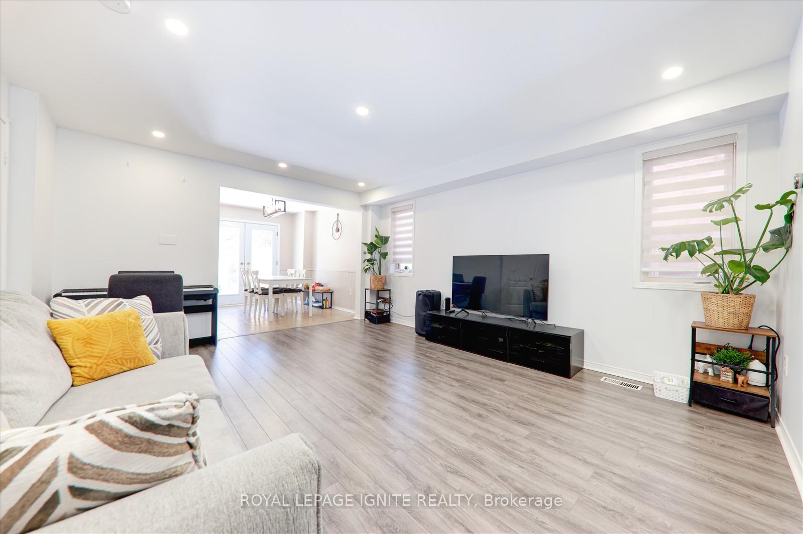 Photo 10 of 355 Sparrow Circle, Pickering, Highbush — HOMEH
