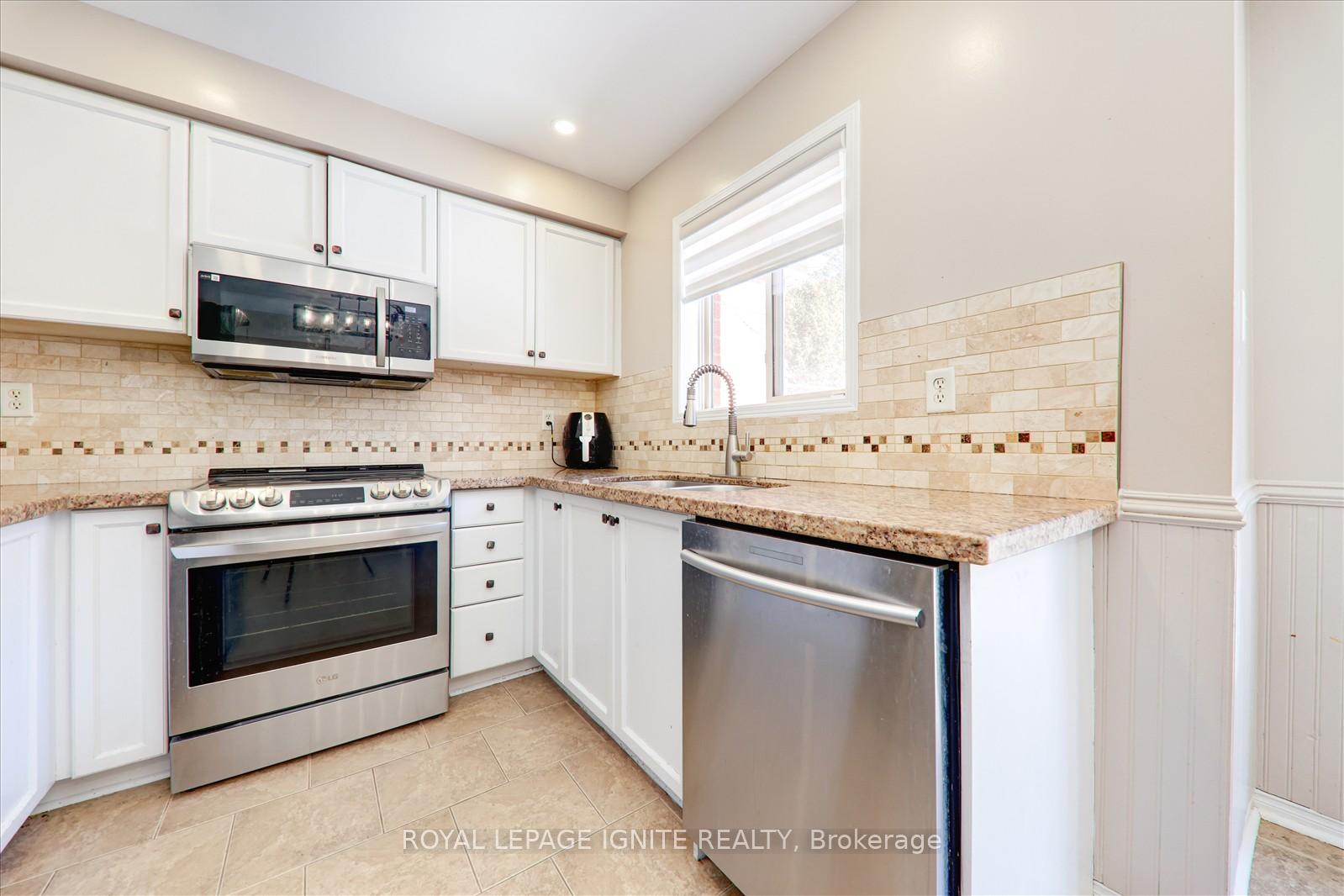 Photo 12 of 355 Sparrow Circle, Pickering, Highbush — HOMEH