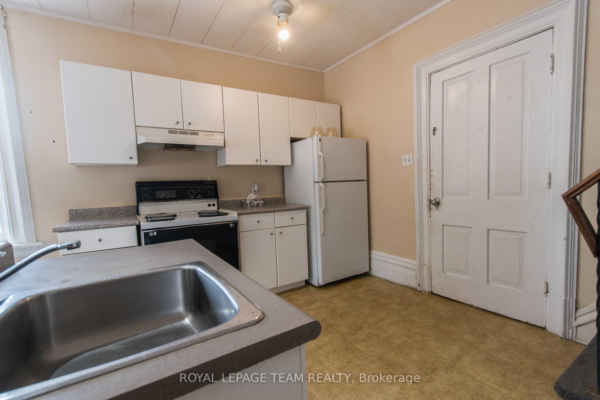 Photo 5 of 45 Coumbes Lane, Renfrew — HOMEH