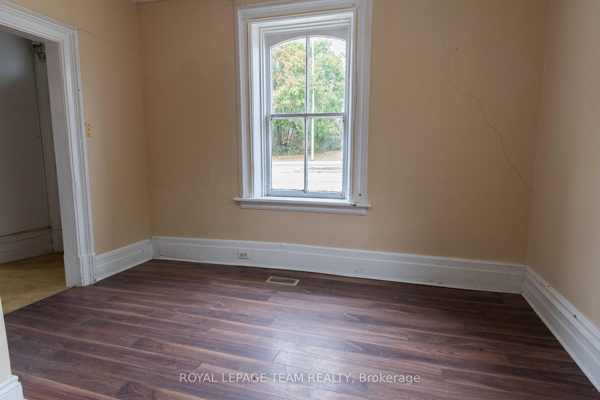 Photo 6 of 45 Coumbes Lane, Renfrew — HOMEH