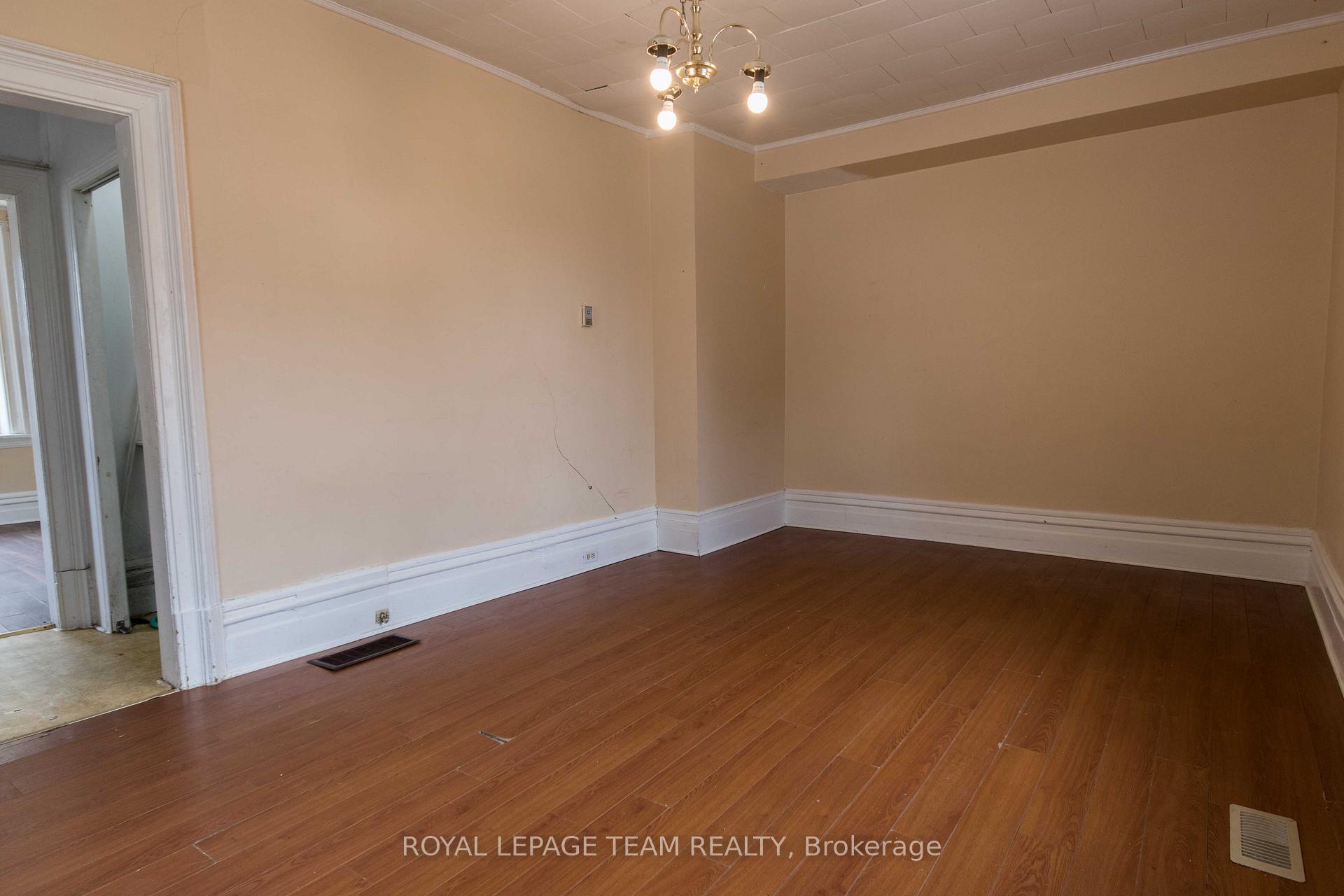 Photo 8 of 45 Coumbes Lane, Renfrew — HOMEH