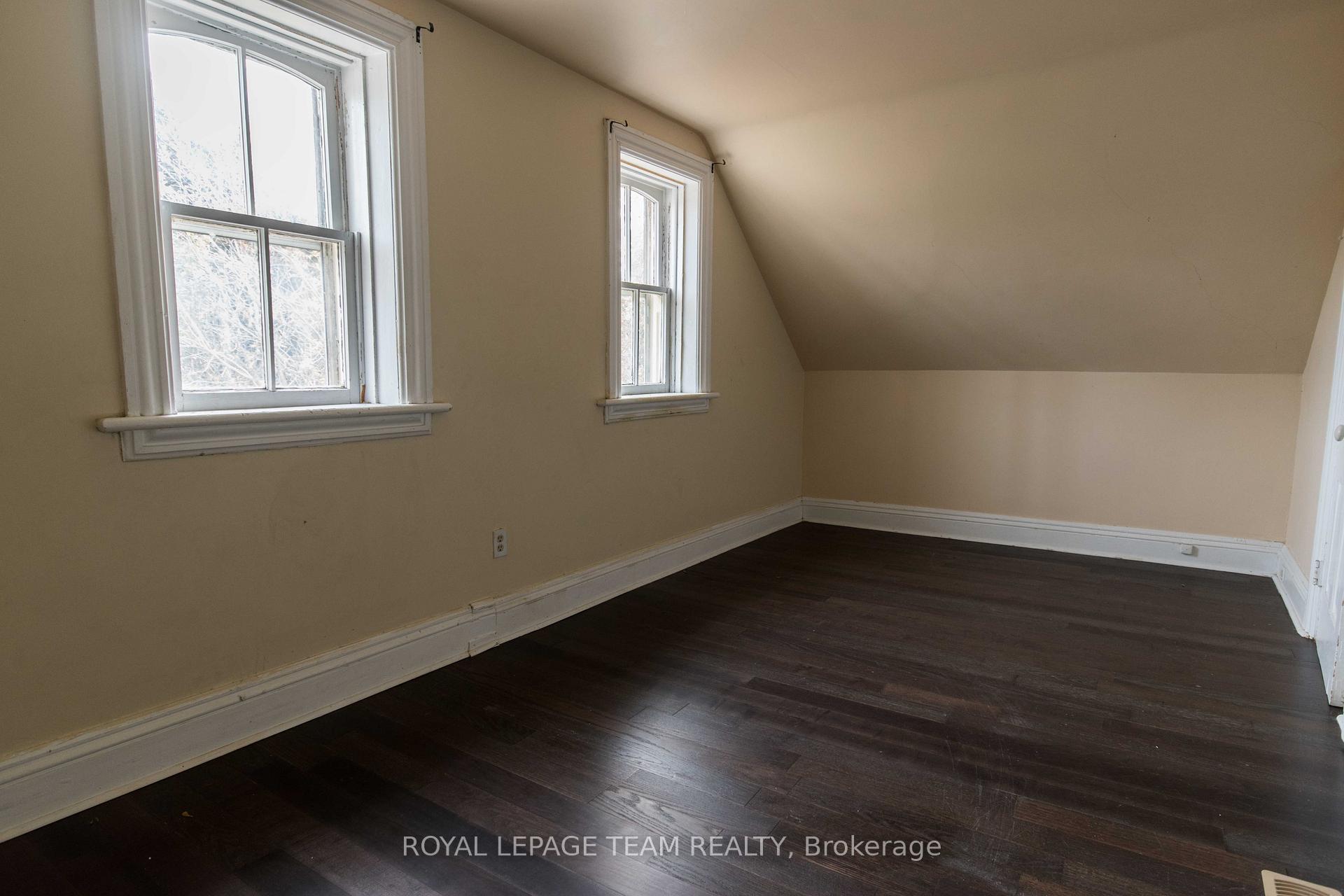 Photo 11 of 45 Coumbes Lane, Renfrew — HOMEH