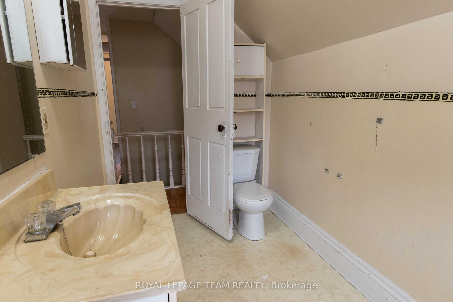 Photo 13 of 45 Coumbes Lane, Renfrew — HOMEH
