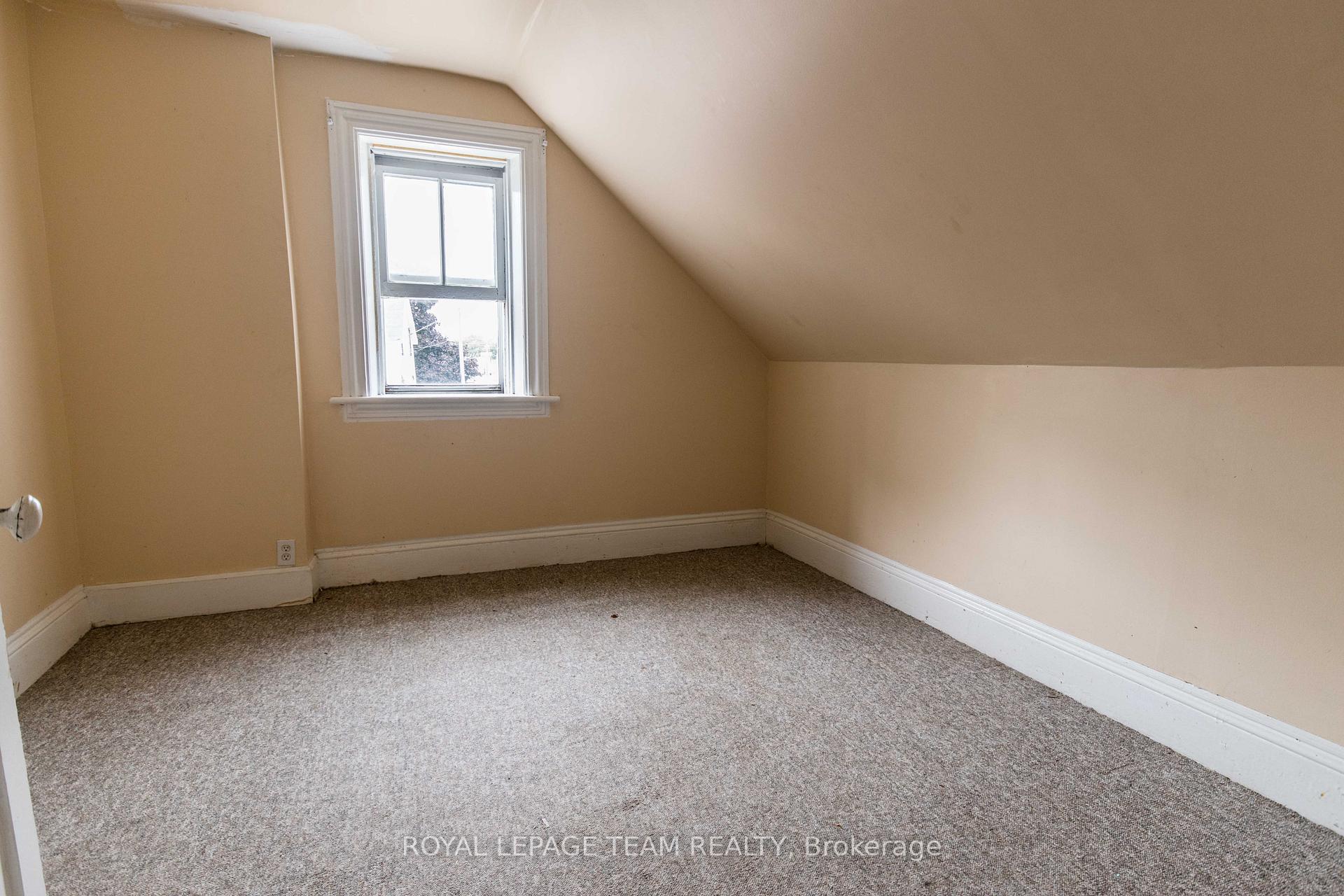 Photo 14 of 45 Coumbes Lane, Renfrew — HOMEH