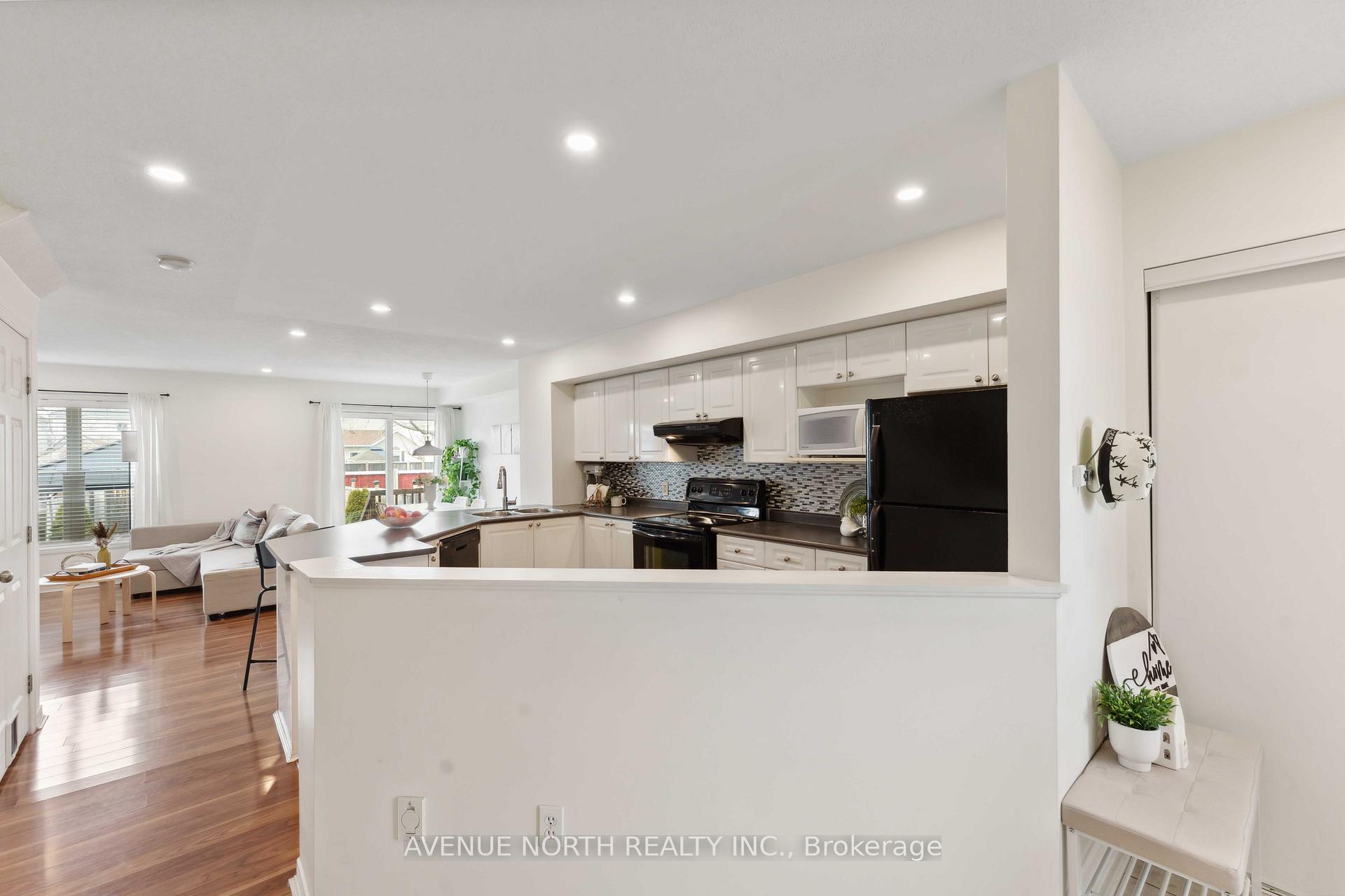 Photo 4 of 153 Topham Terrace, Ottawa, Fallingbrook/Gardenway South — HOMEH