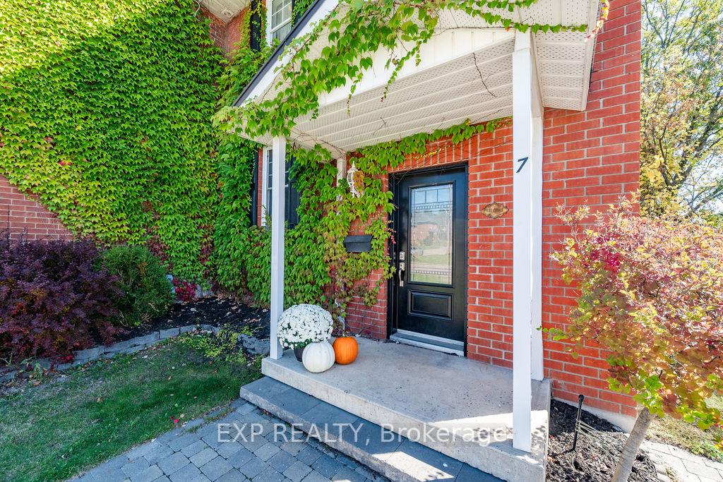 Photo 3 of 7 Hincks Avenue W, Renfrew — HOMEH