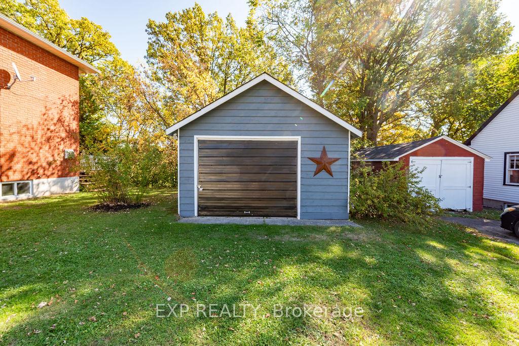 Photo 5 of 7 Hincks Avenue W, Renfrew — HOMEH