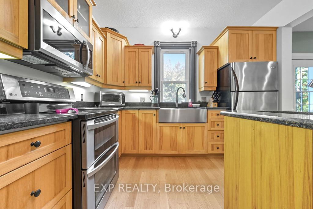 Photo 9 of 7 Hincks Avenue W, Renfrew — HOMEH