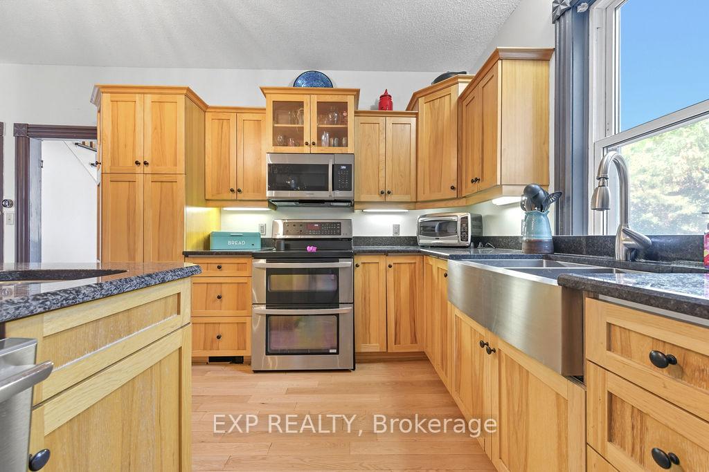 Photo 10 of 7 Hincks Avenue W, Renfrew — HOMEH