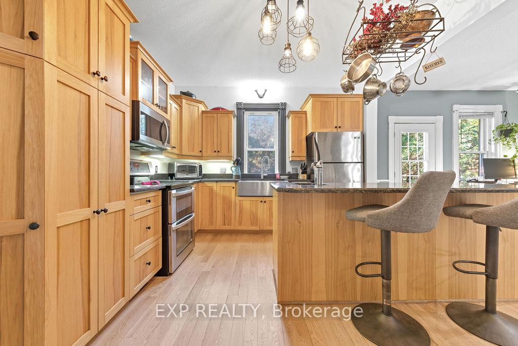 Photo 11 of 7 Hincks Avenue W, Renfrew — HOMEH
