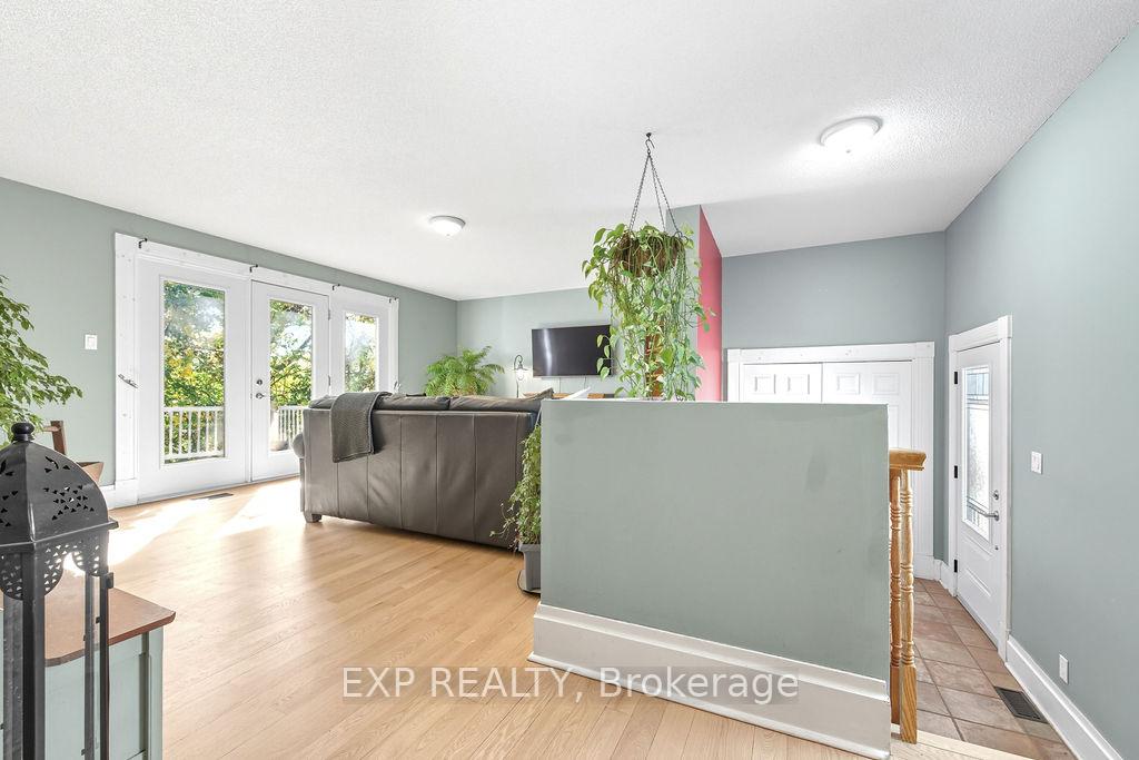 Photo 18 of 7 Hincks Avenue W, Renfrew — HOMEH