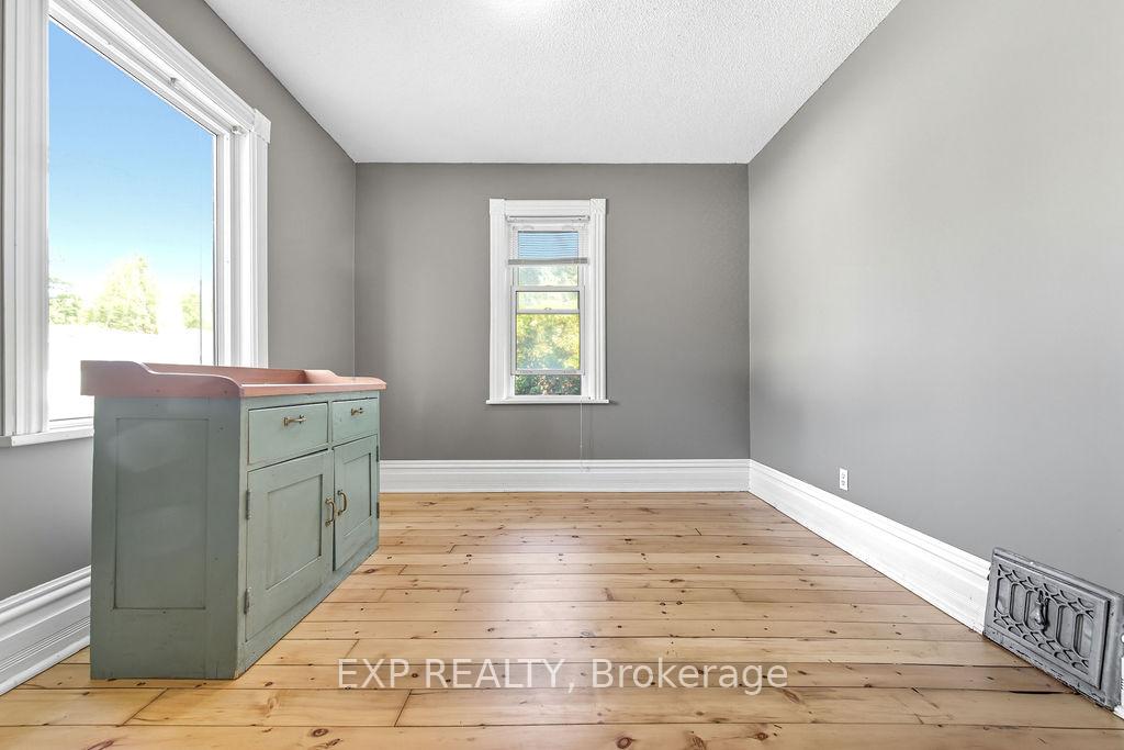 Photo 19 of 7 Hincks Avenue W, Renfrew — HOMEH