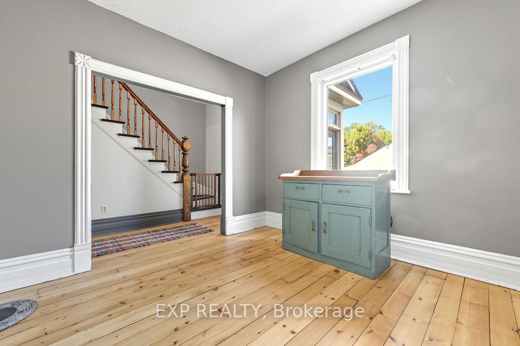 Photo 20 of 7 Hincks Avenue W, Renfrew — HOMEH