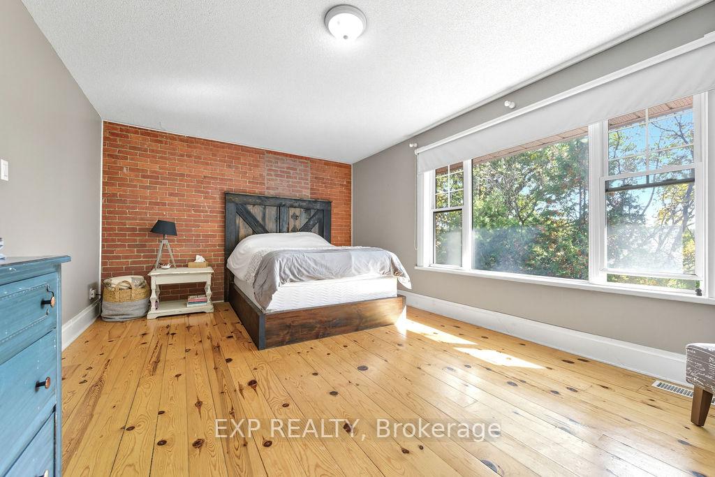 Photo 22 of 7 Hincks Avenue W, Renfrew — HOMEH