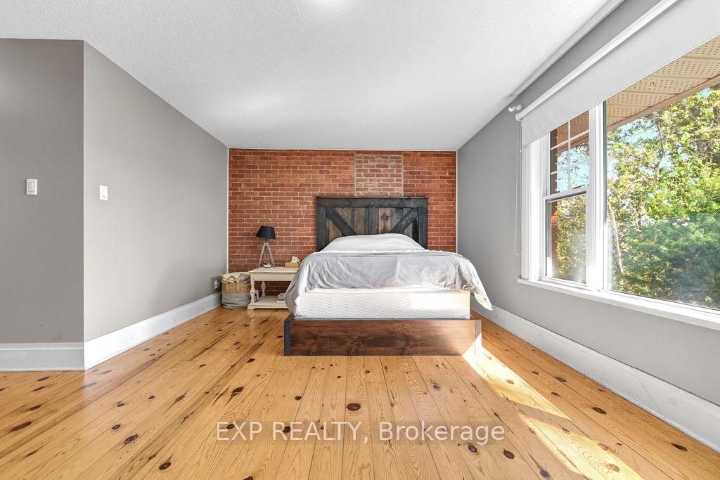 Photo 23 of 7 Hincks Avenue W, Renfrew — HOMEH
