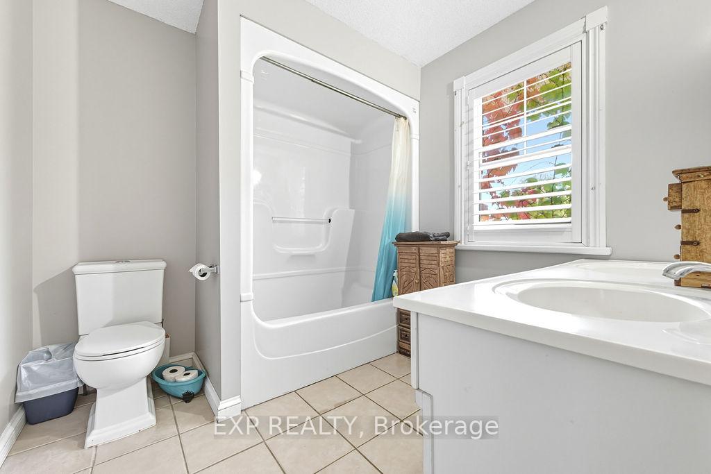 Photo 26 of 7 Hincks Avenue W, Renfrew — HOMEH