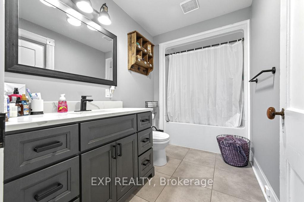 Photo 27 of 7 Hincks Avenue W, Renfrew — HOMEH