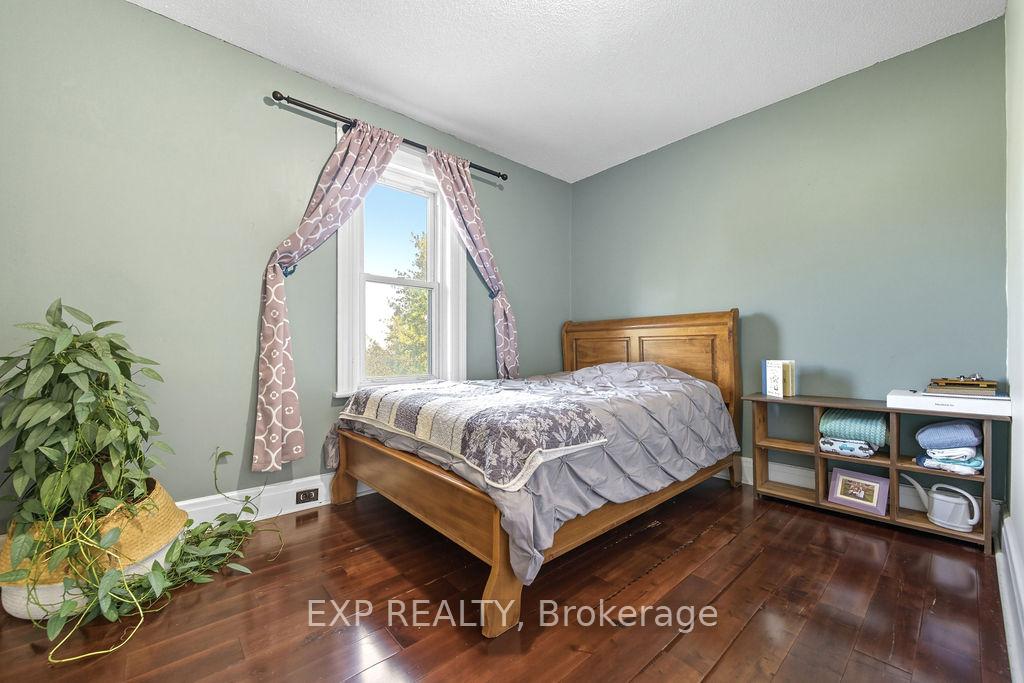 Photo 28 of 7 Hincks Avenue W, Renfrew — HOMEH