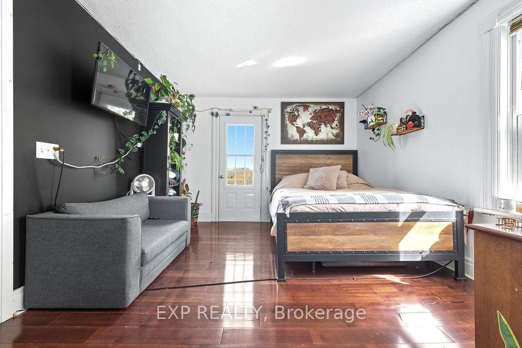 Photo 29 of 7 Hincks Avenue W, Renfrew — HOMEH