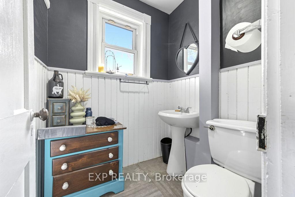Photo 31 of 7 Hincks Avenue W, Renfrew — HOMEH