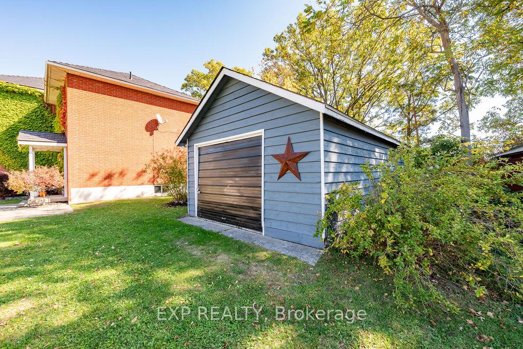 Photo 35 of 7 Hincks Avenue W, Renfrew — HOMEH