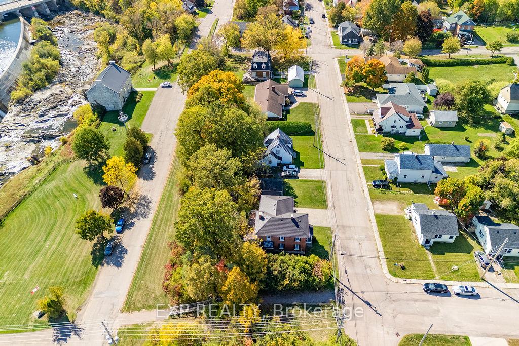 Photo 36 of 7 Hincks Avenue W, Renfrew — HOMEH