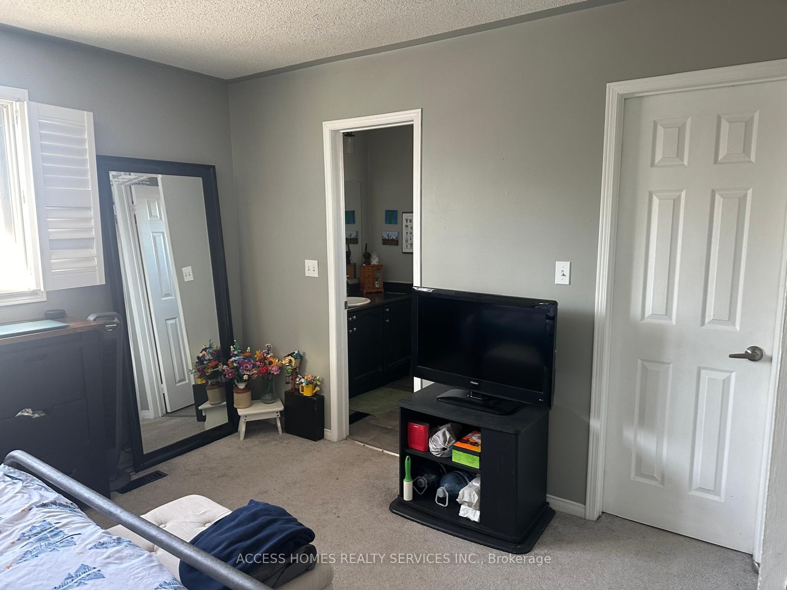 Photo 4 of 1244 Wildlark Drive, Peterborough, Monaghan Ward 2 — HOMEH
