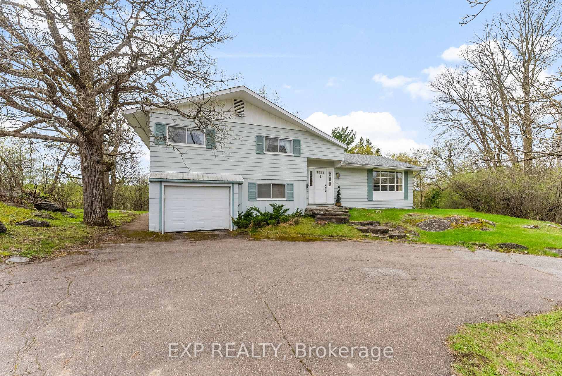 Photo 3 of 301 Opeongo Road, Renfrew — HOMEH