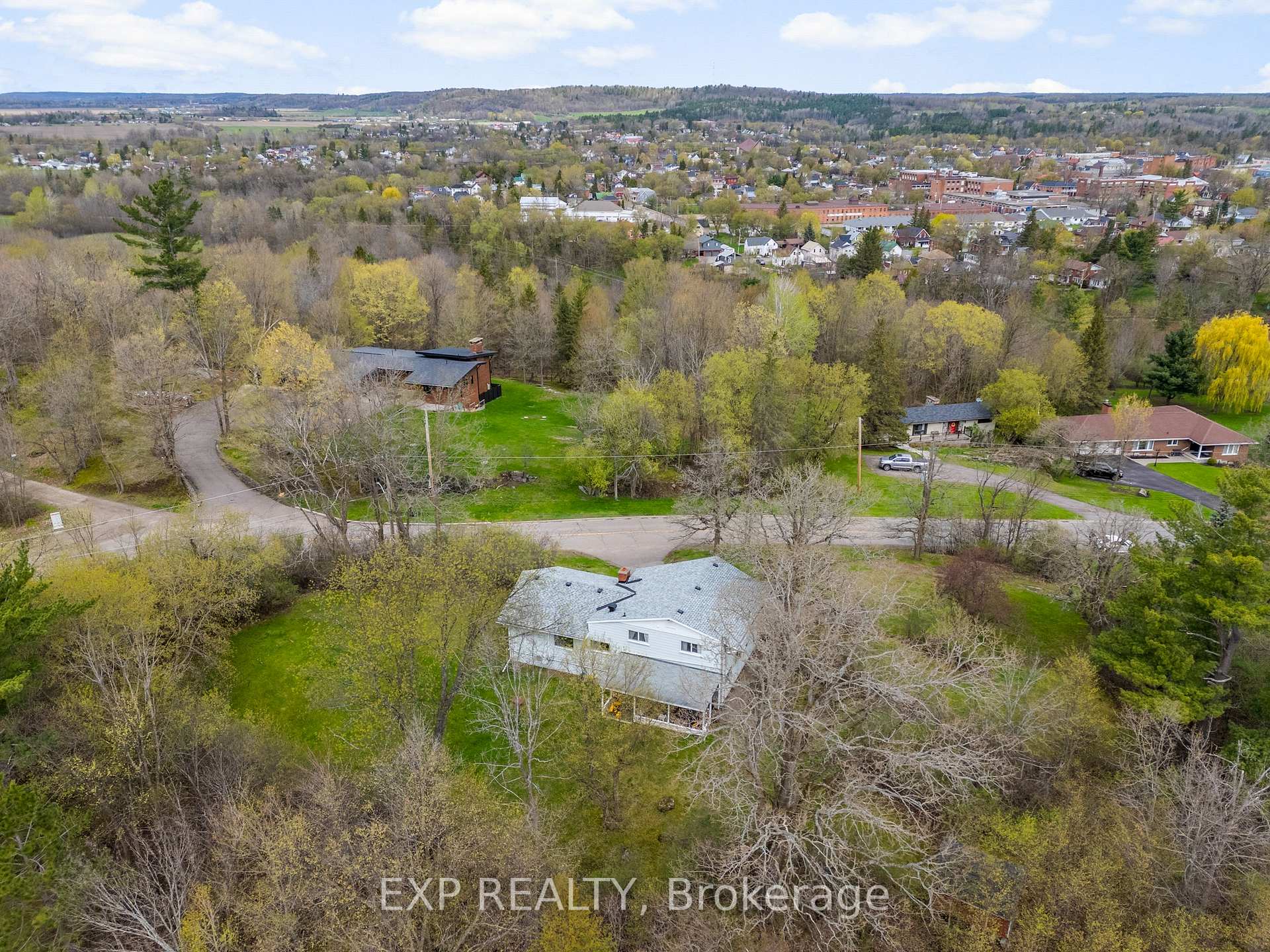 Photo 5 of 301 Opeongo Road, Renfrew — HOMEH
