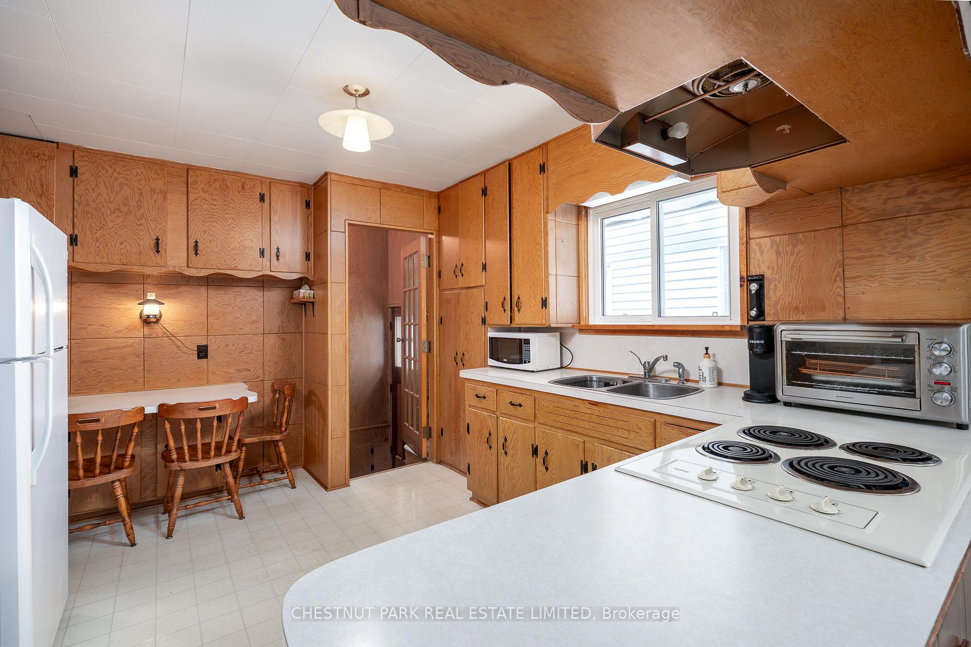 Photo 11 of 9 Downes Avenue, Prince Edward County, Picton — HOMEH