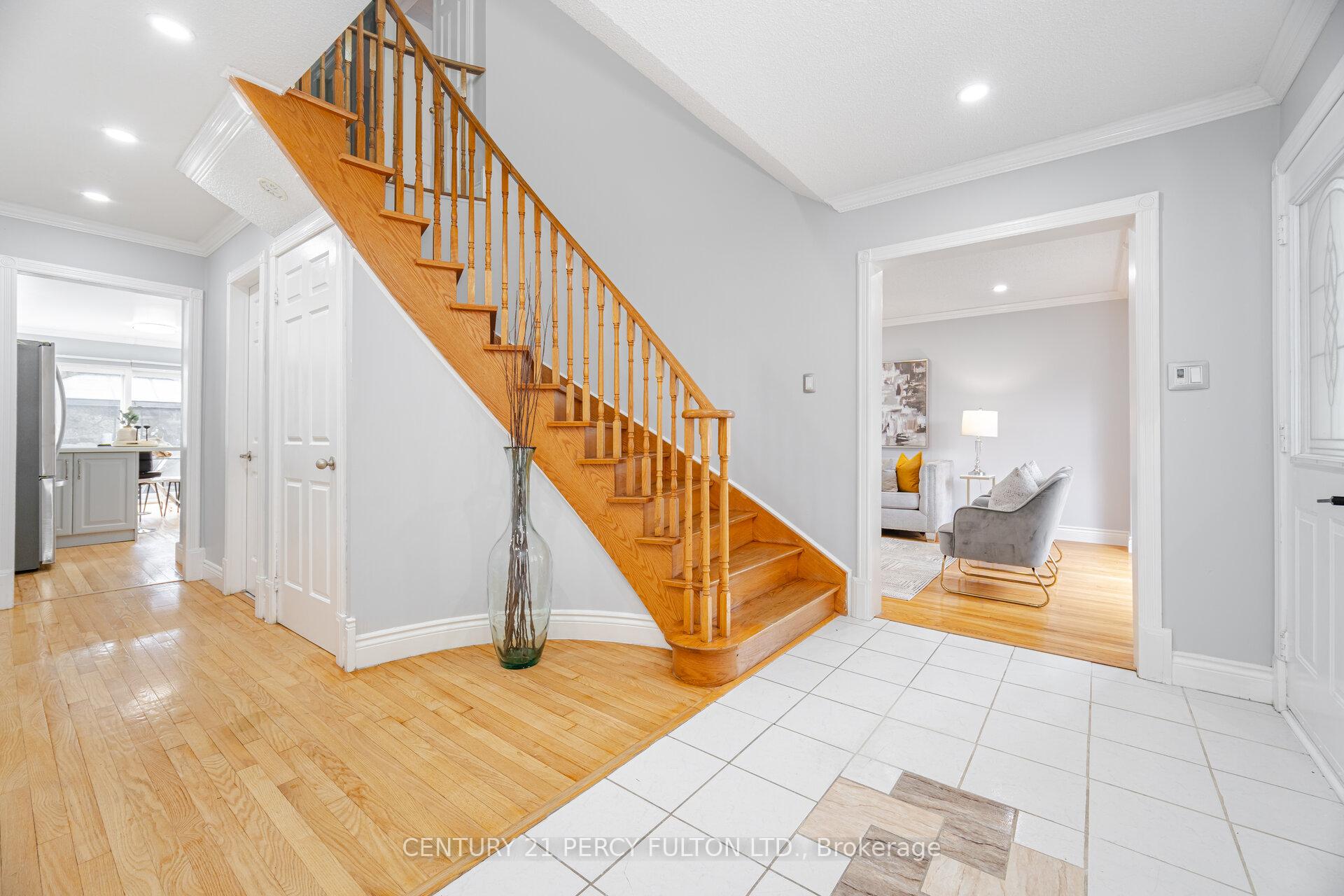Photo 3 of 514 Lightfoot Place, Pickering, Woodlands — HOMEH