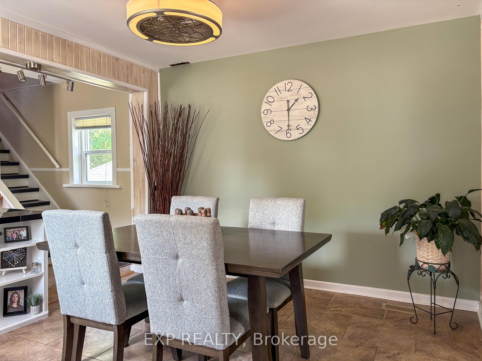 Photo 3 of 442 Coumbes Lane, Renfrew — HOMEH