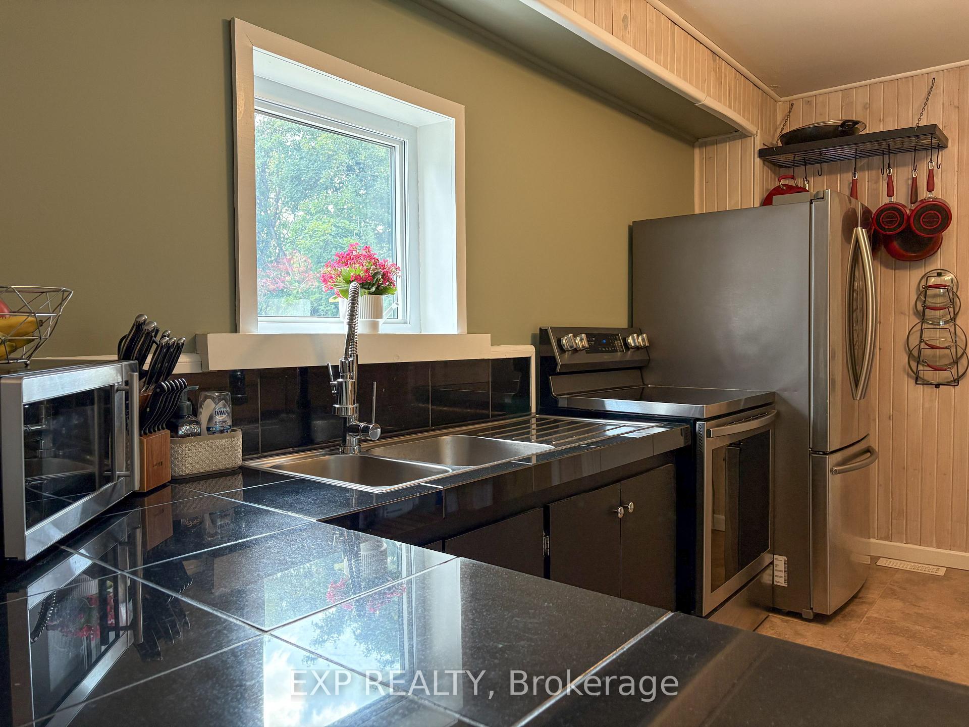 Photo 7 of 442 Coumbes Lane, Renfrew — HOMEH
