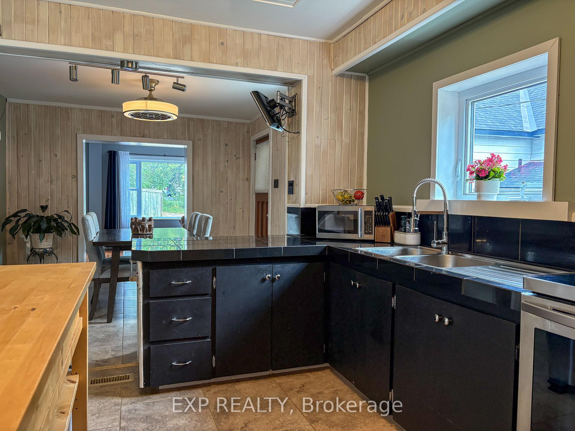 Photo 11 of 442 Coumbes Lane, Renfrew — HOMEH