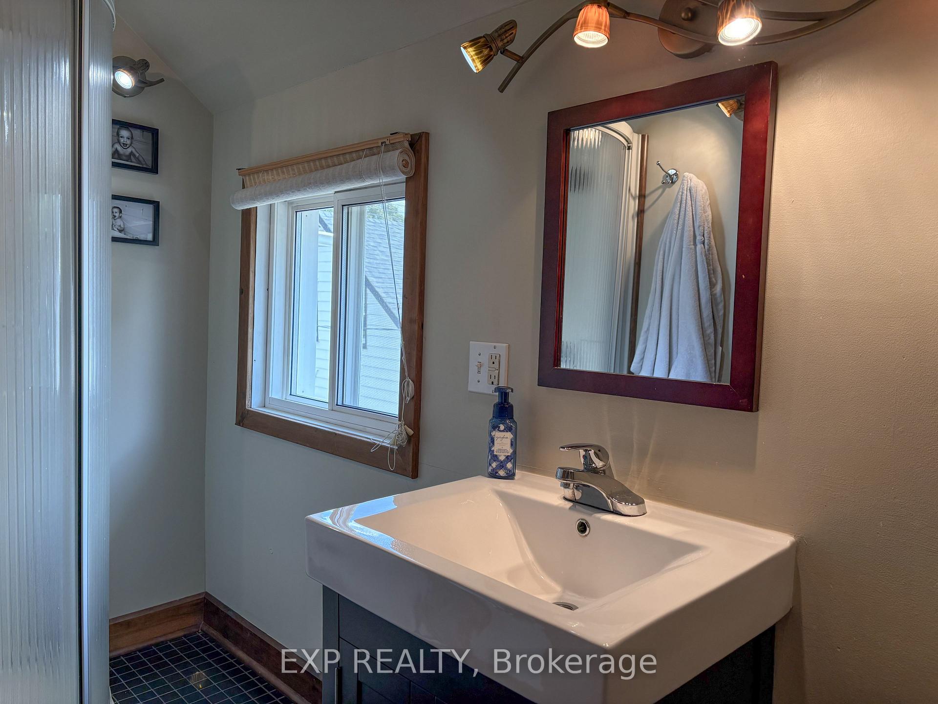 Photo 13 of 442 Coumbes Lane, Renfrew — HOMEH