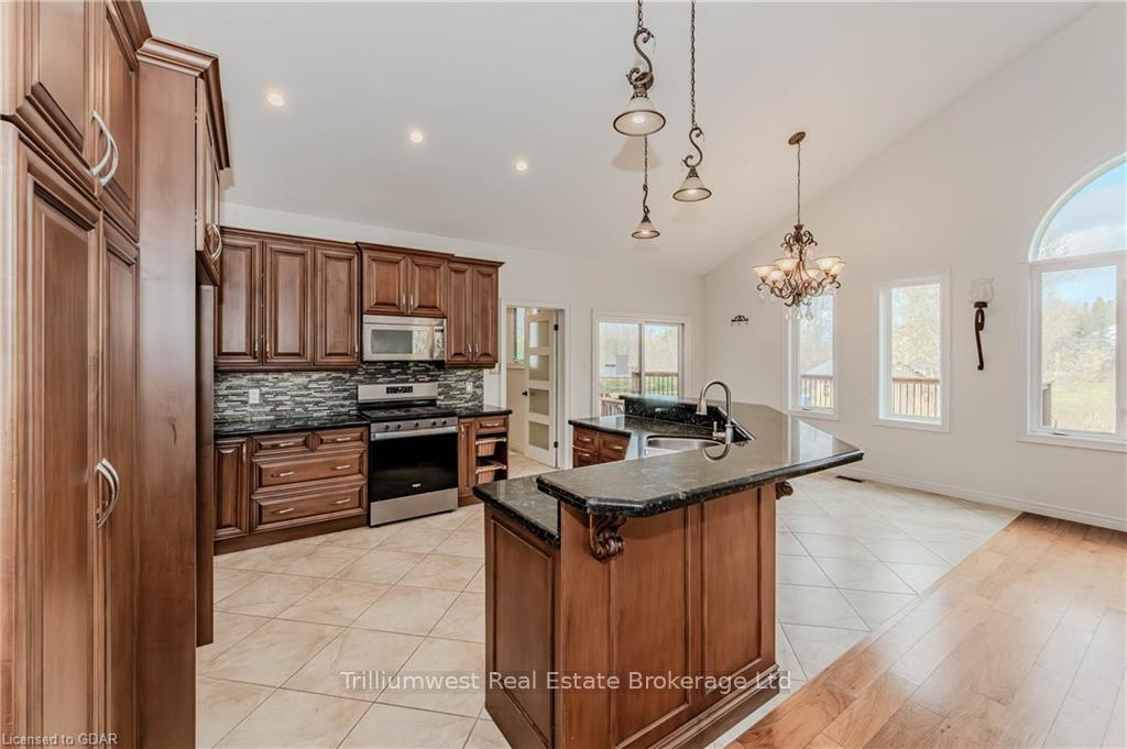 Photo 10 of 6892 Gore Road, Puslinch, Crieff/Aikensville/Killean — HOMEH