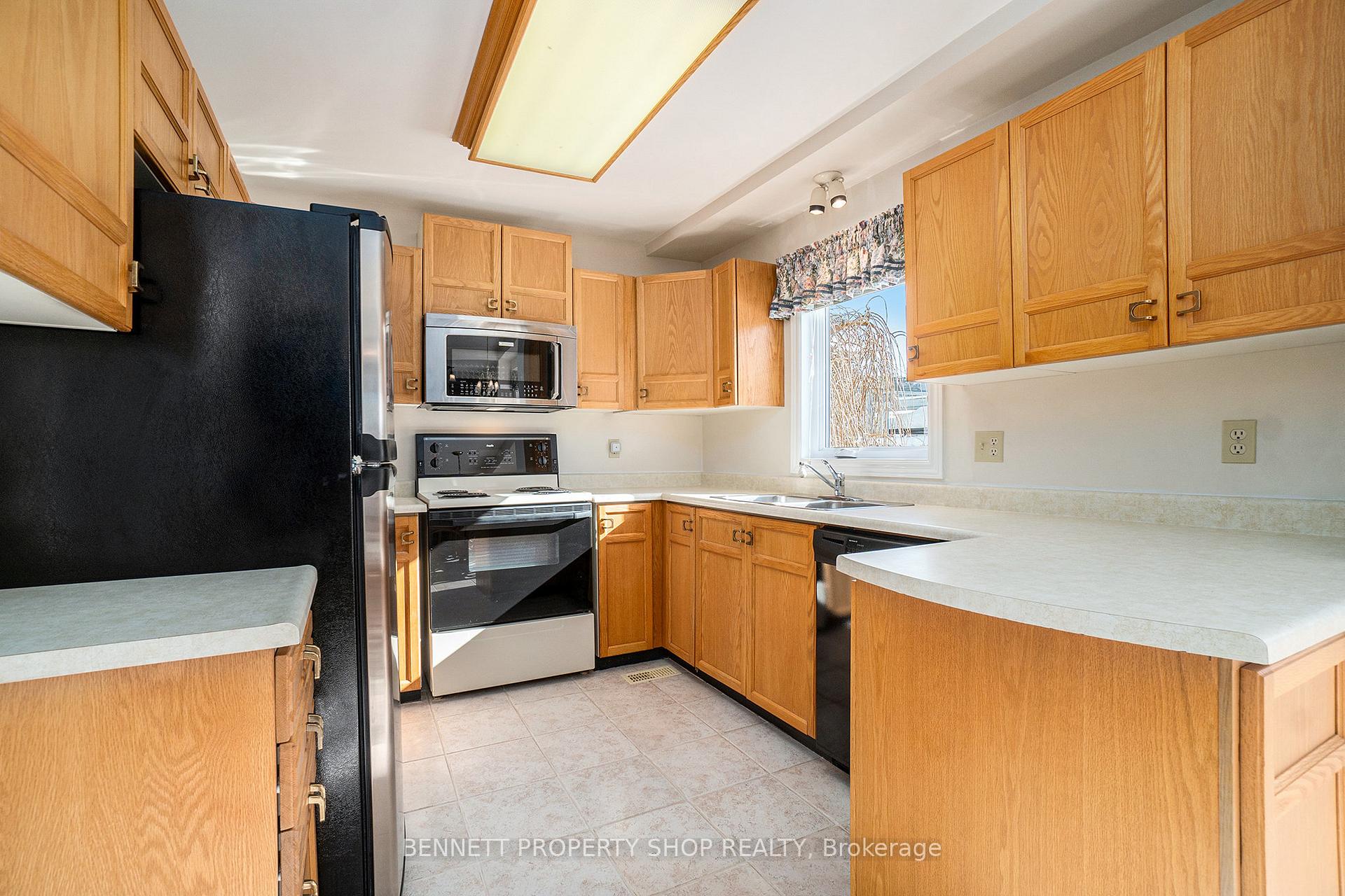 Photo 8 of 1701 Caminiti Crescent, Ottawa, Fallingbrook/Pineridge — HOMEH