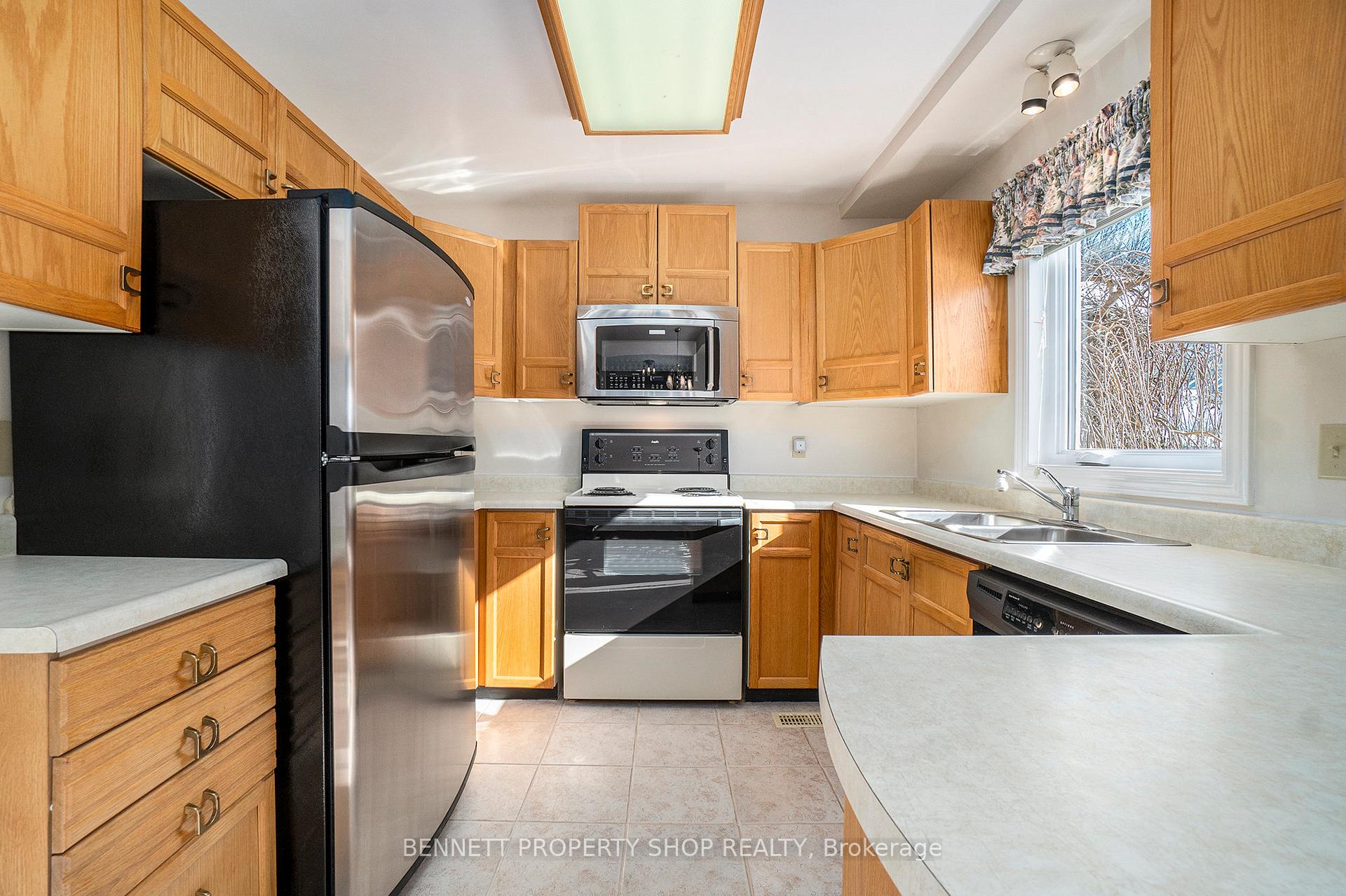 Photo 9 of 1701 Caminiti Crescent, Ottawa, Fallingbrook/Pineridge — HOMEH