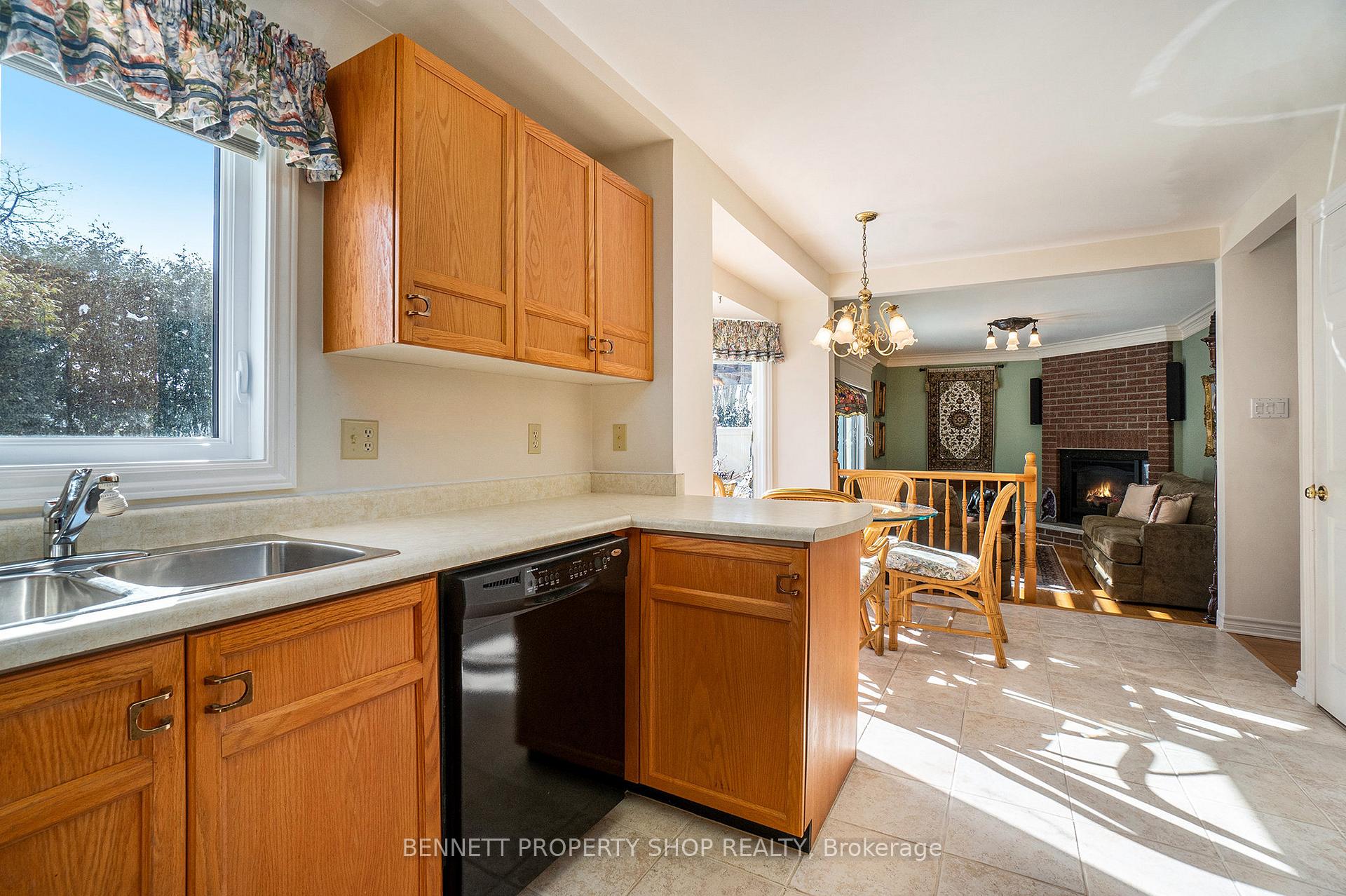 Photo 10 of 1701 Caminiti Crescent, Ottawa, Fallingbrook/Pineridge — HOMEH