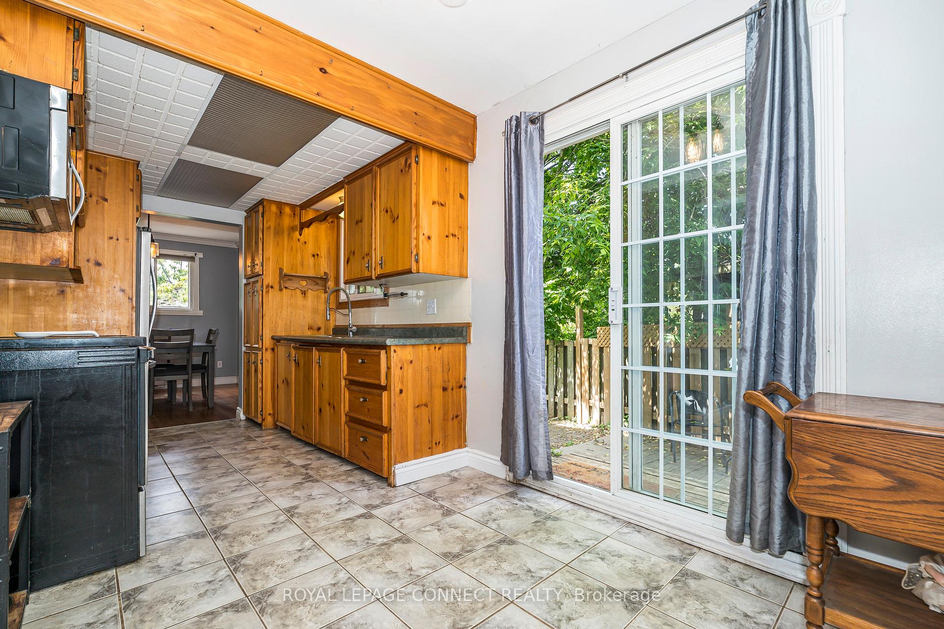 Photo 5 of 345 Killarney Court, Oshawa, Lakeview — HOMEH