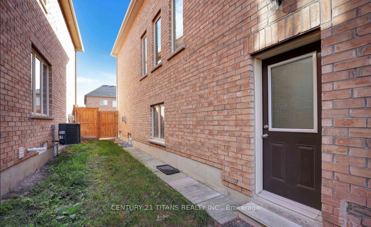 Photo 12 of 2537 Stallion Drive, Oshawa, Windfields — HOMEH