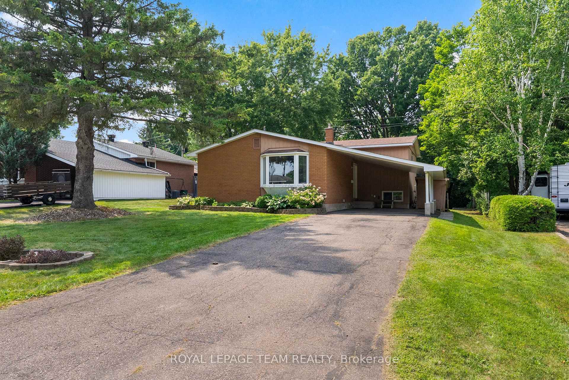 Photo 2 of 132 Pine Avenue, Renfrew — HOMEH