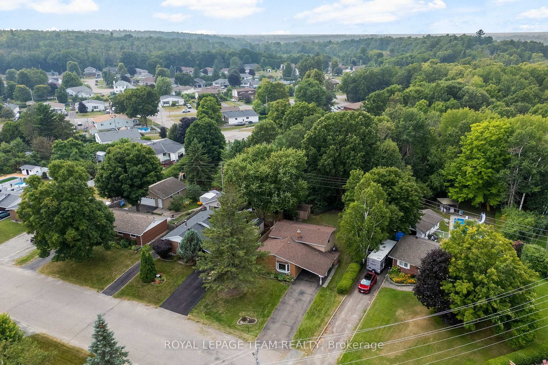 Photo 3 of 132 Pine Avenue, Renfrew — HOMEH