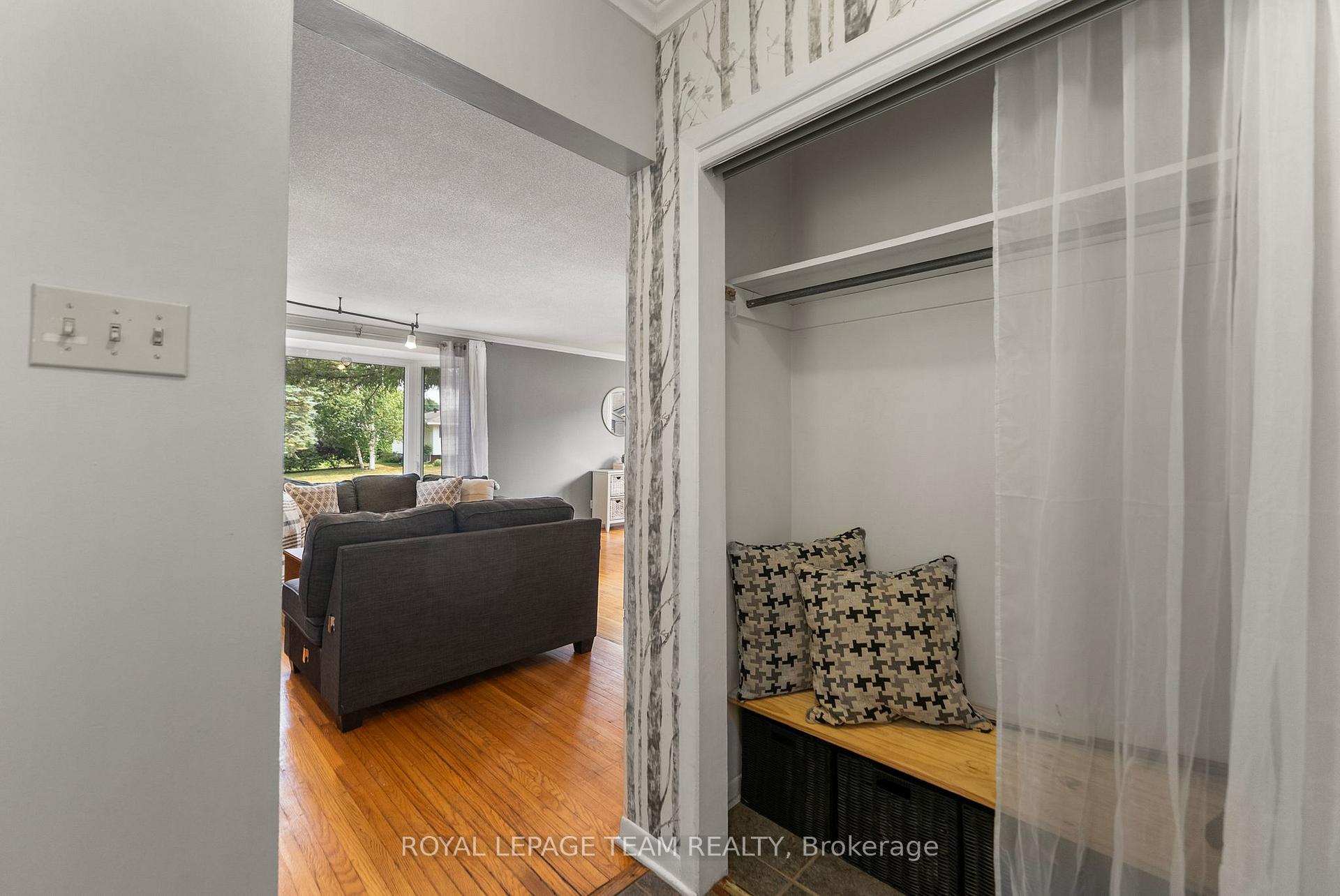 Photo 4 of 132 Pine Avenue, Renfrew — HOMEH