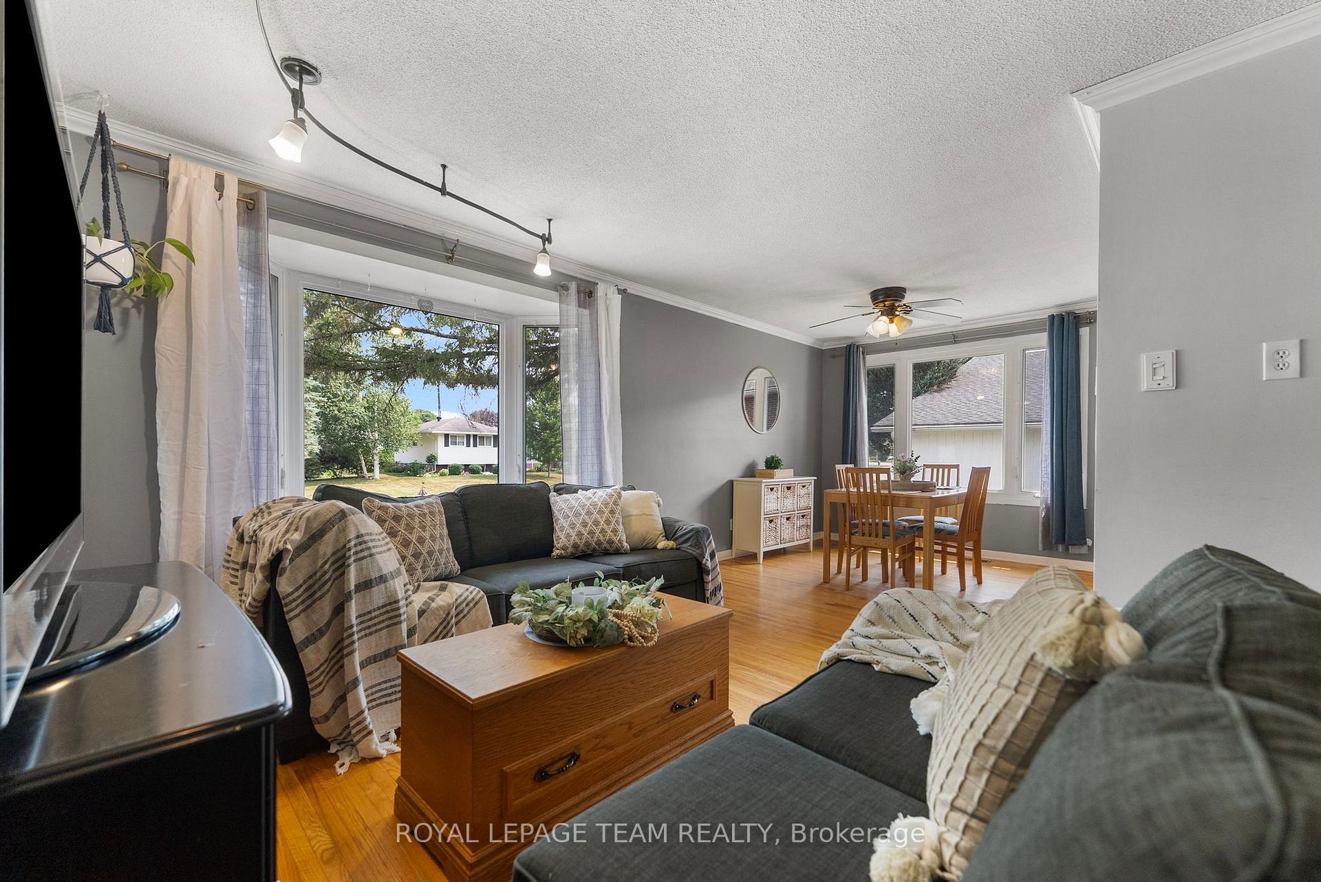 Photo 6 of 132 Pine Avenue, Renfrew — HOMEH